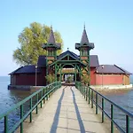 In - Balaton 18989 *